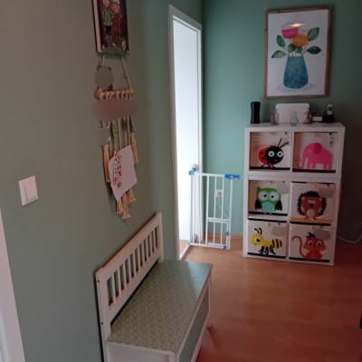 Eingangsbereich, Kisten für jedes Kind